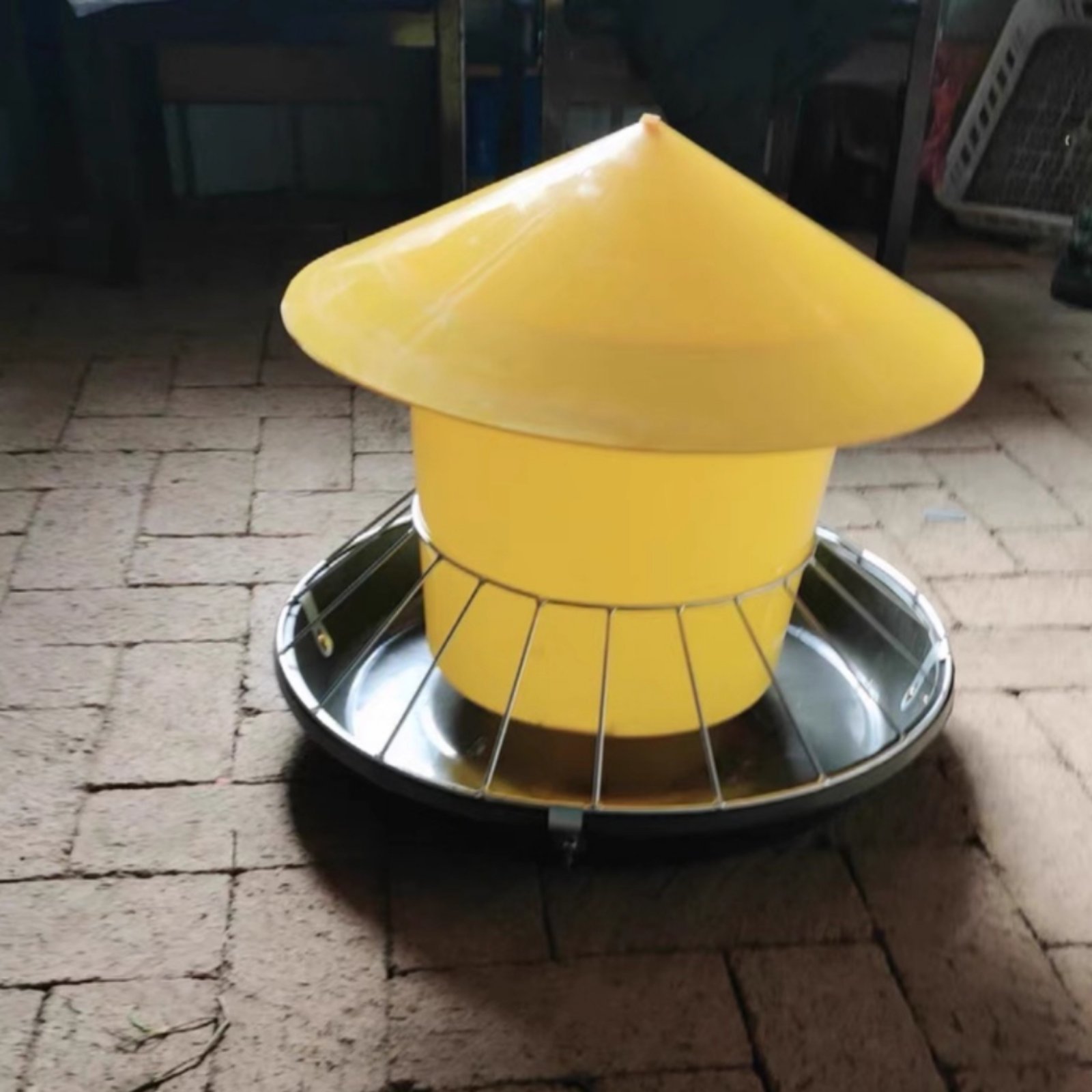 Feeding - Round Fowl Feeder Large Capacity Fowl
